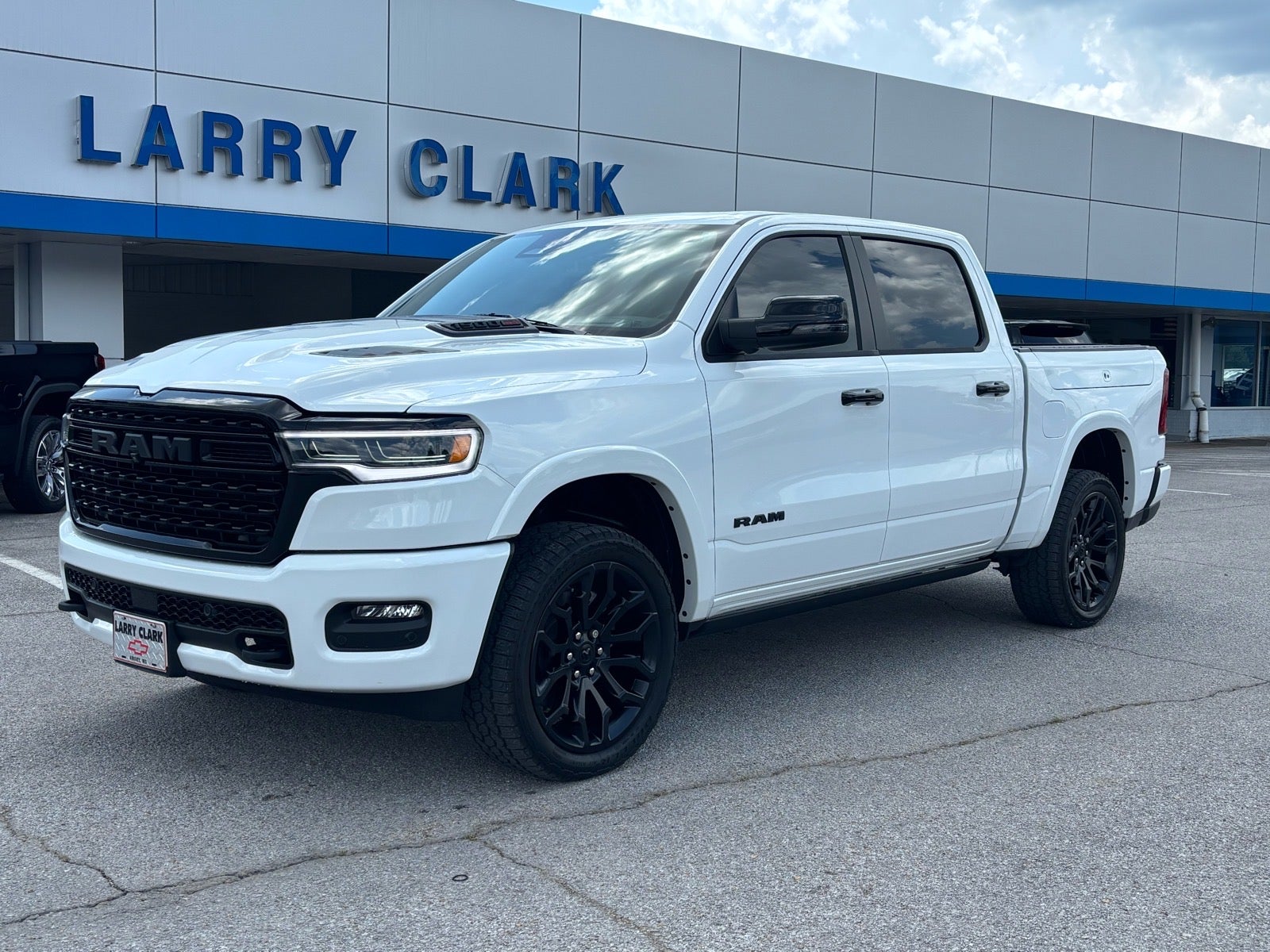 2025 RAM 1500 Limited Crew Cab 4x4 5'7" Box