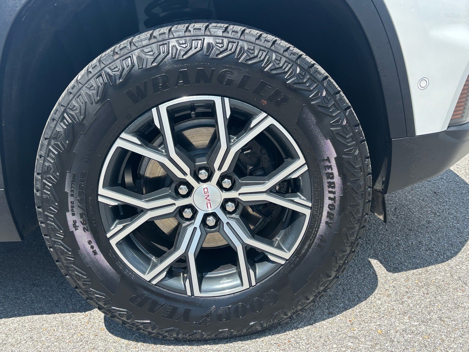 2024 GMC Acadia AT4
