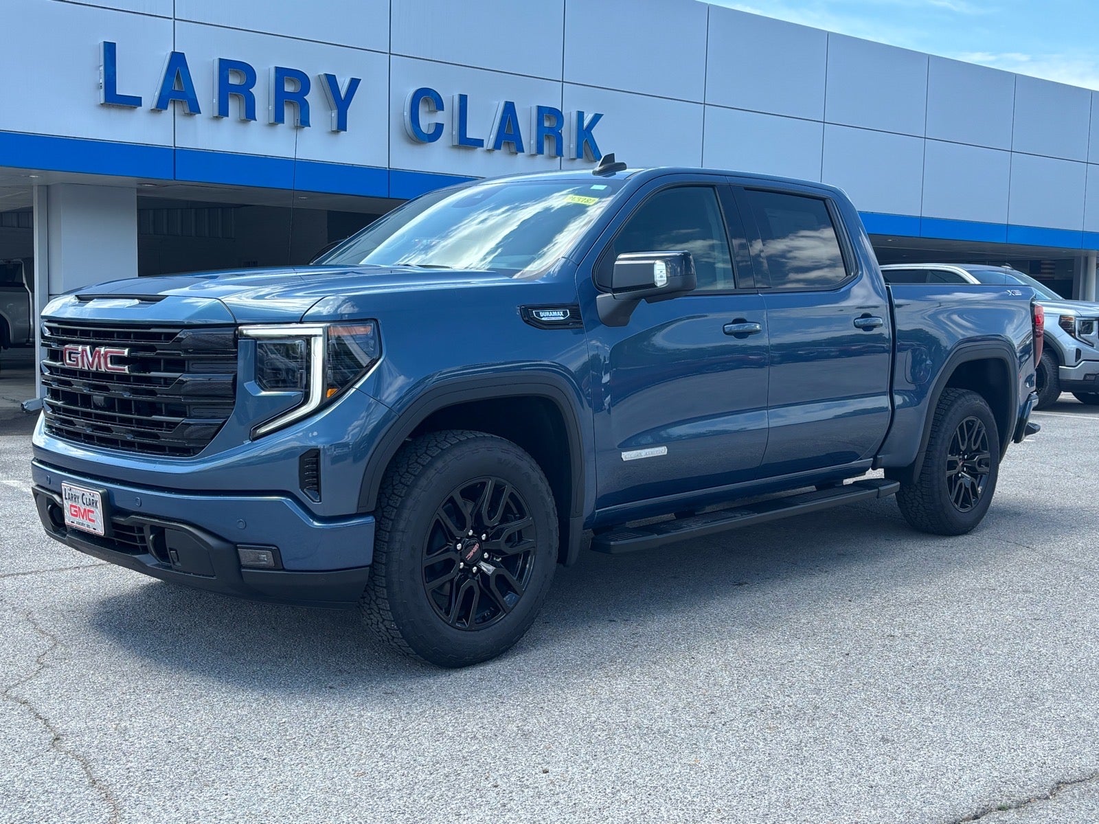 2026 GMC Sierra 4WD Crew Cab Short Box Elevation's photo