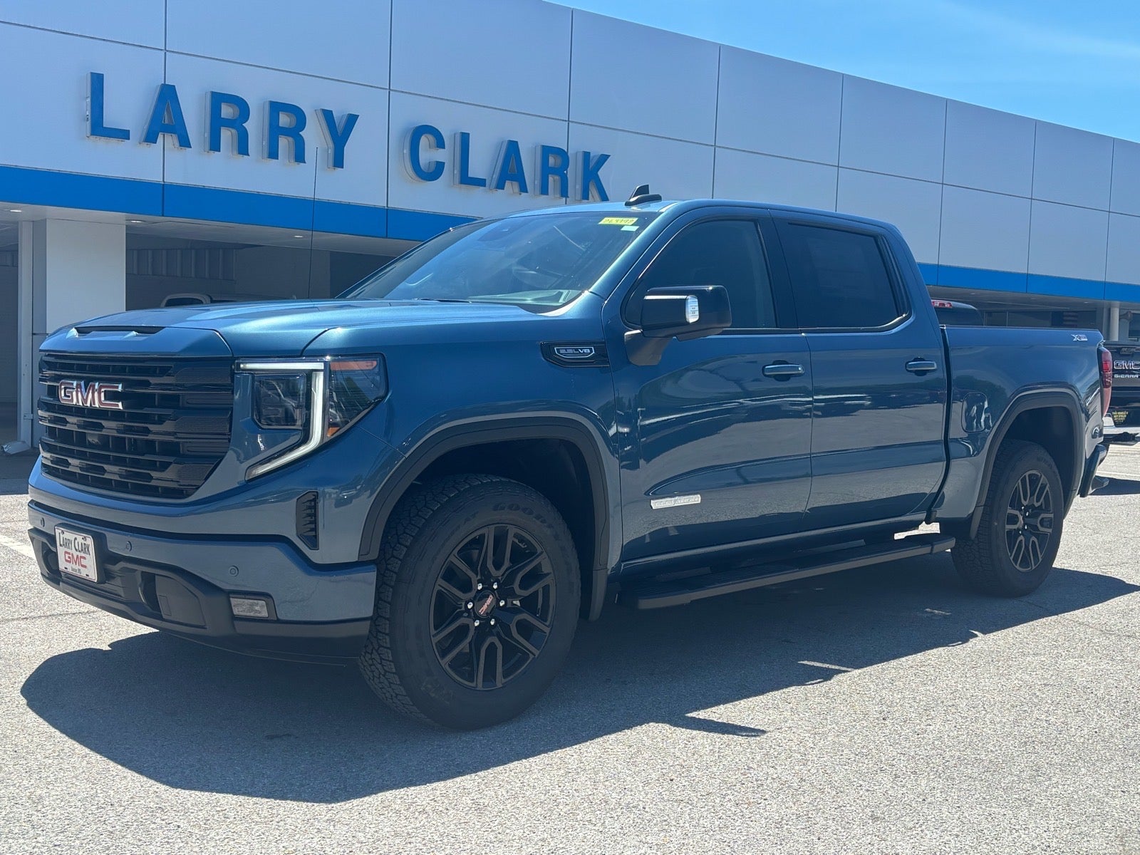 2026 GMC Sierra 4WD Crew Cab Short Box Elevation's photo