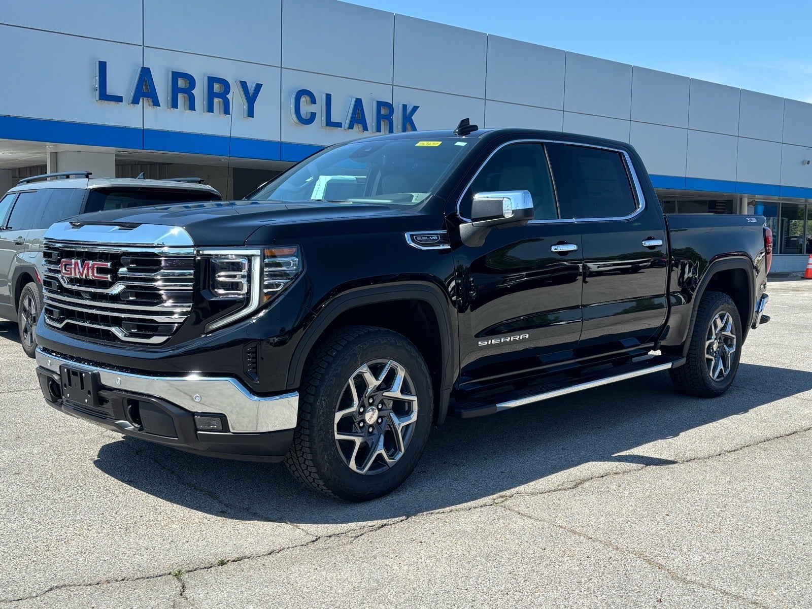 2026 GMC Sierra 4WD Crew Cab Short Box SLT's photo