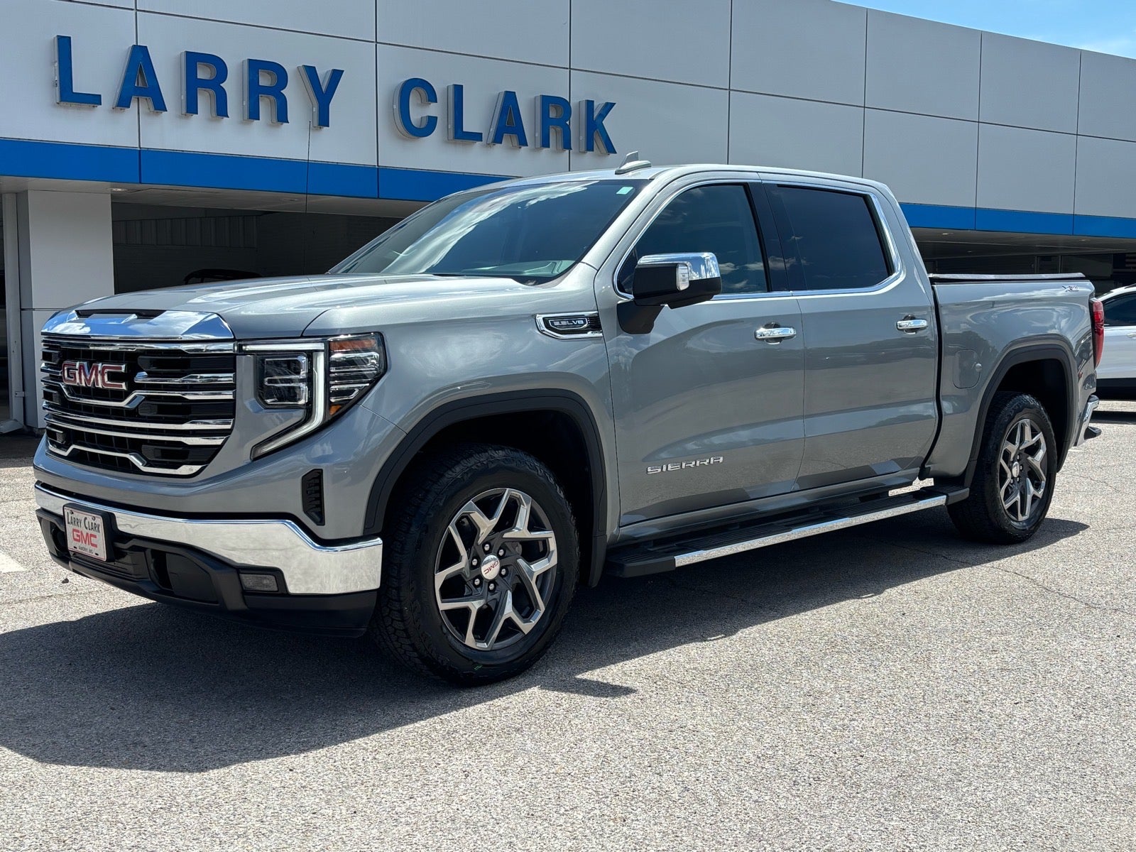 2024 GMC Sierra 4WD Crew Cab Short Box SLT's photo